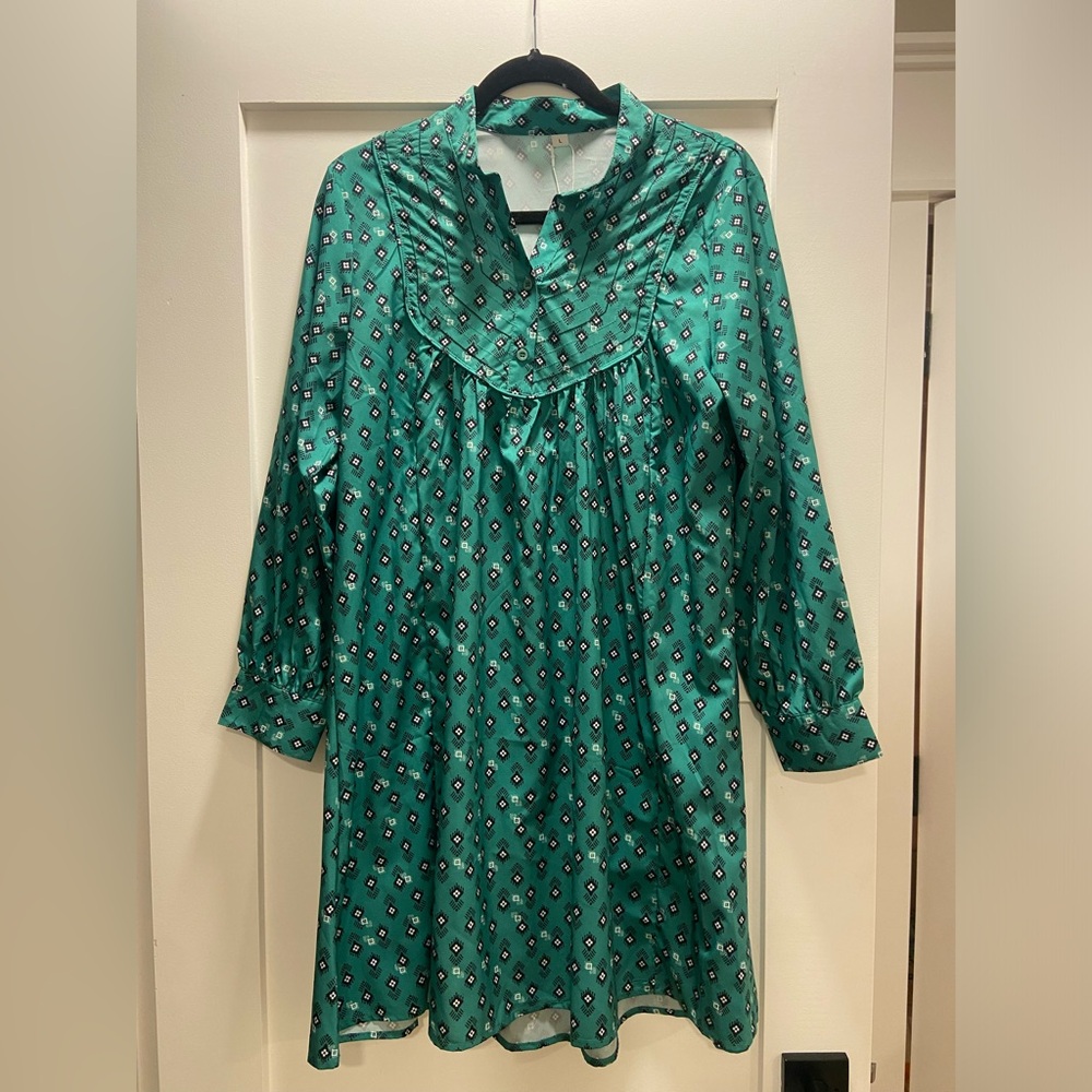 Women’s green long sleeve dress